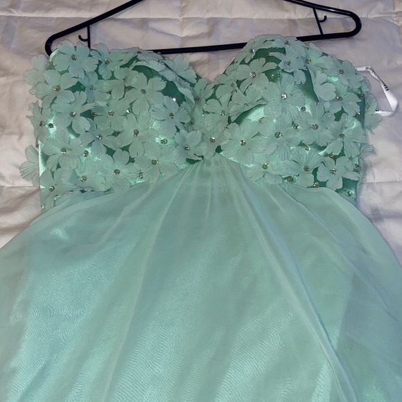 Prom dress - Picture 1 of 2